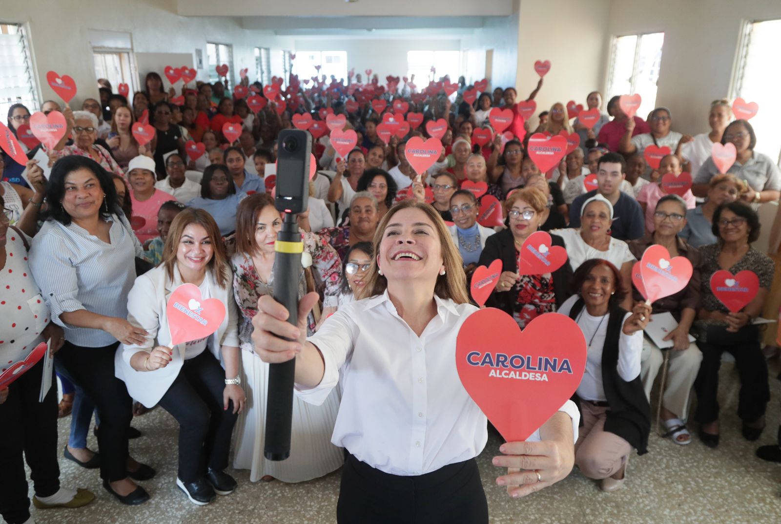 Amas de casa expresan su respaldo a Carolina Mejía por 4 años más