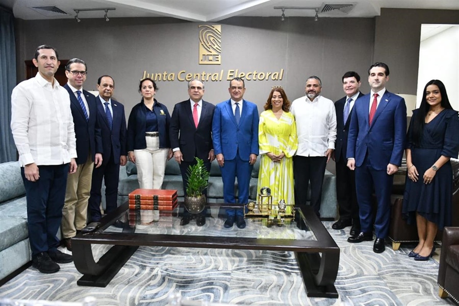 Pleno recibe visita del CONEP; expresa confianza en trabajo JCE.