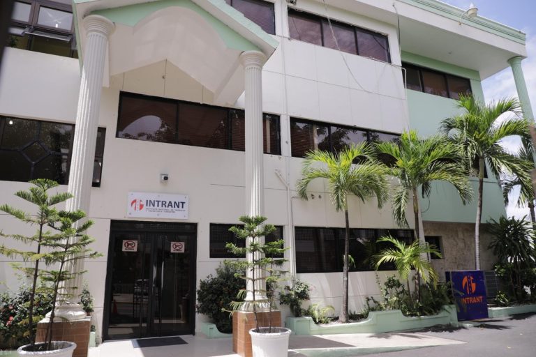 Intrant Multa a Caribe Tours por Irregularidades en Vehículo de Transporte Interurbano