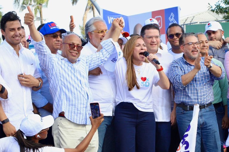 Alfredo Pacheco invita a capitaleños a respaldar a Carolina Mejía en las urnas