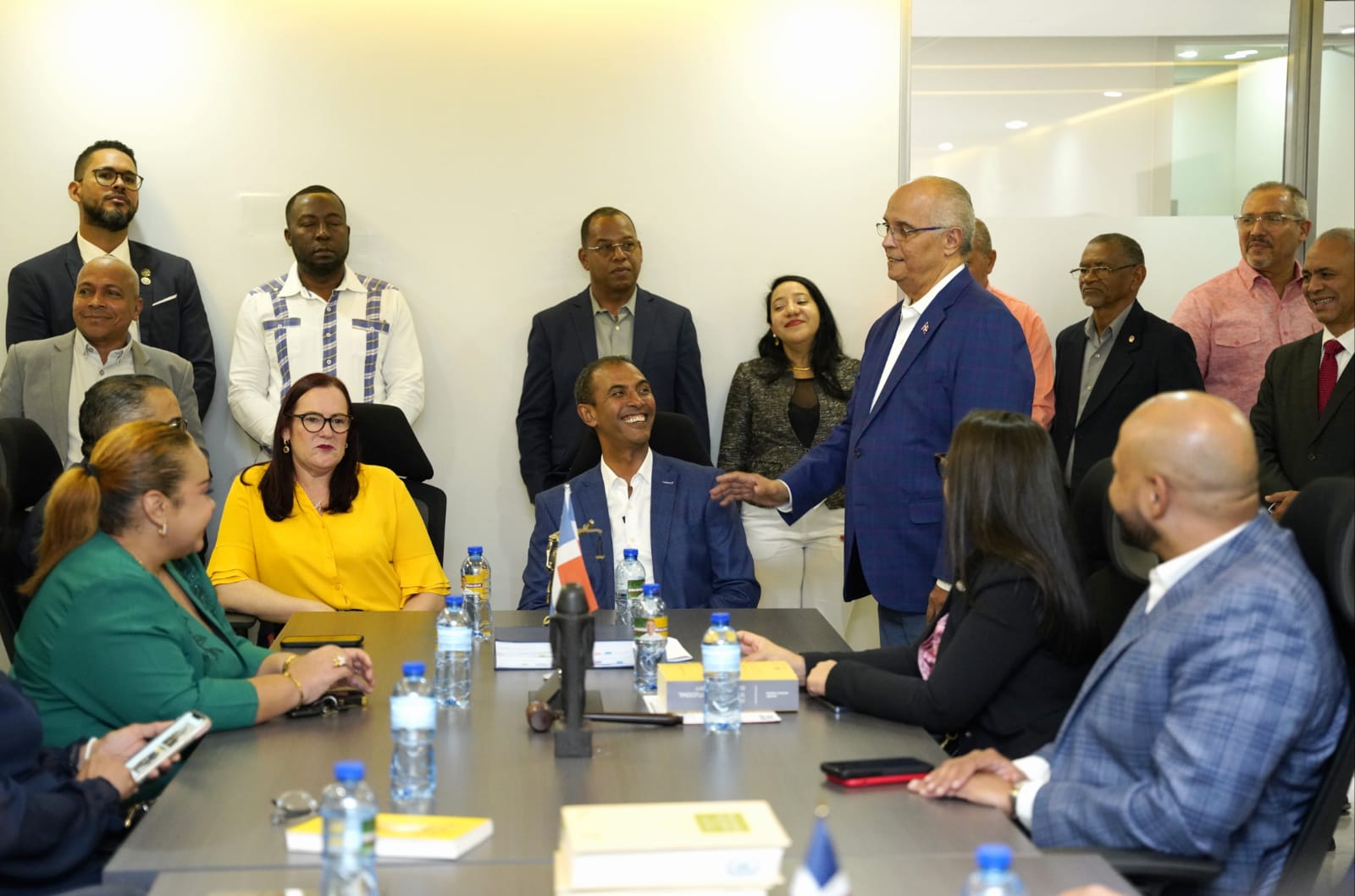 Domingo Contreras recibe apoyo de los profesionales del derecho de Santo Domingo