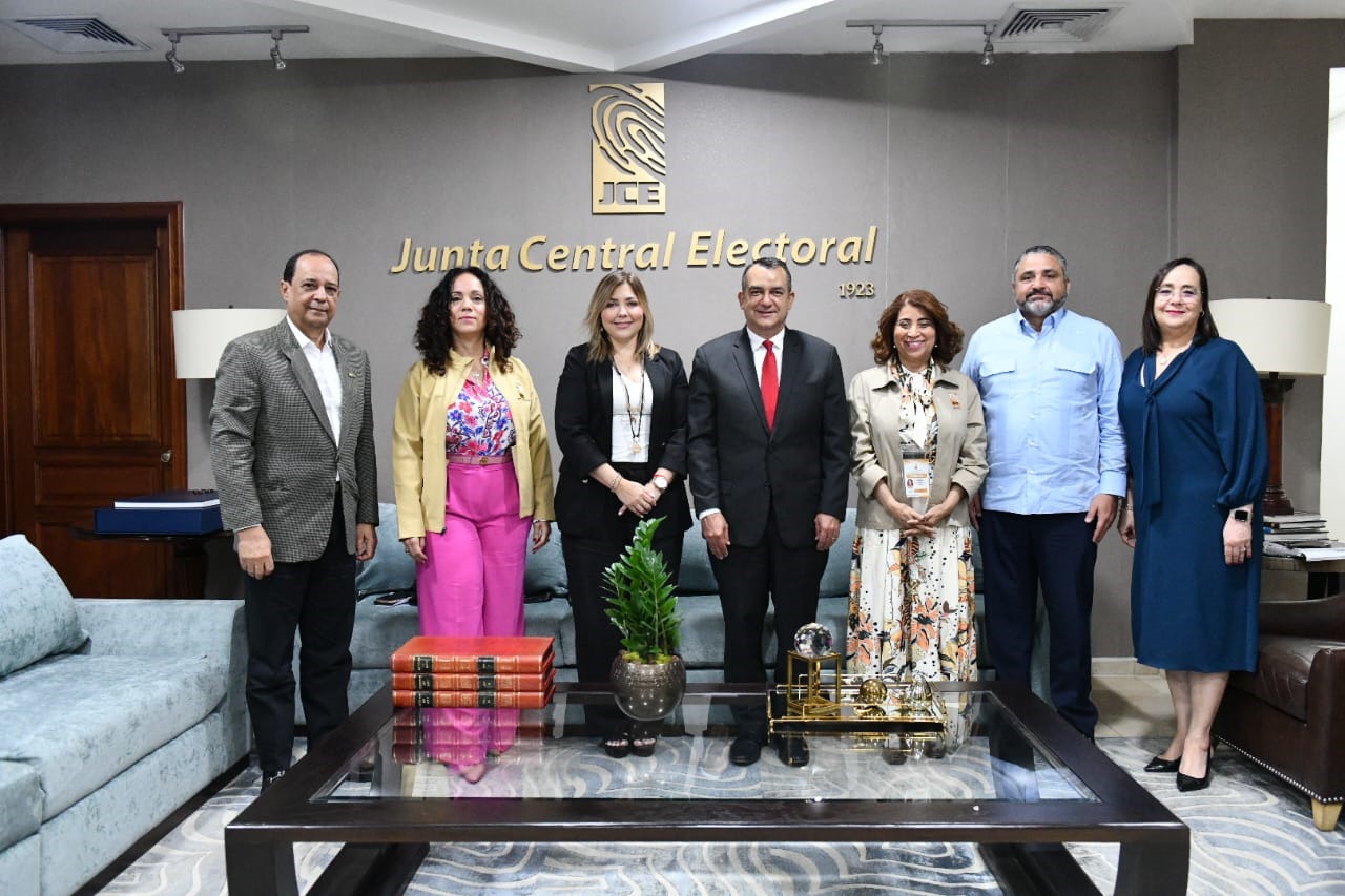 JCE informa elecciones municipales contarán con la observación electoral de 14 misiones internacionales a nivel nacional.