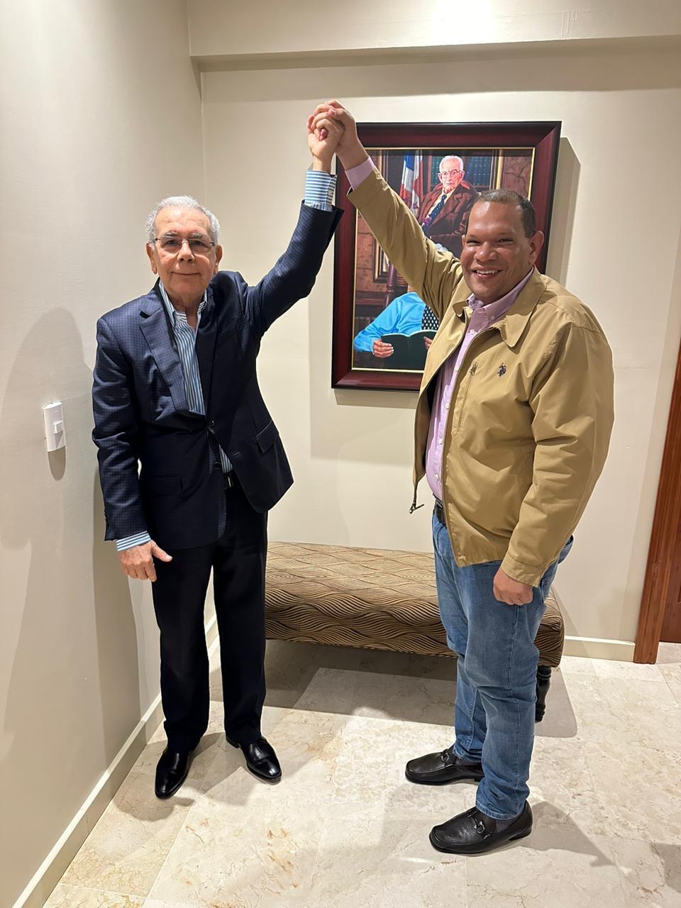 Danilo Medina llama a votar masivamente por alcalde Carlos Guzmán en elecciones del 18 de febrero