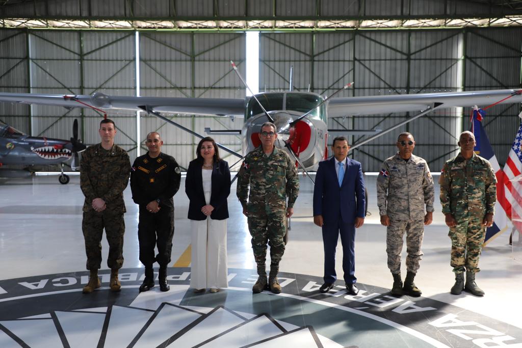 El Gobierno de los EE. UU. dona aeronave al Ministerio de Defensa de RD para combate del narcotráfico.