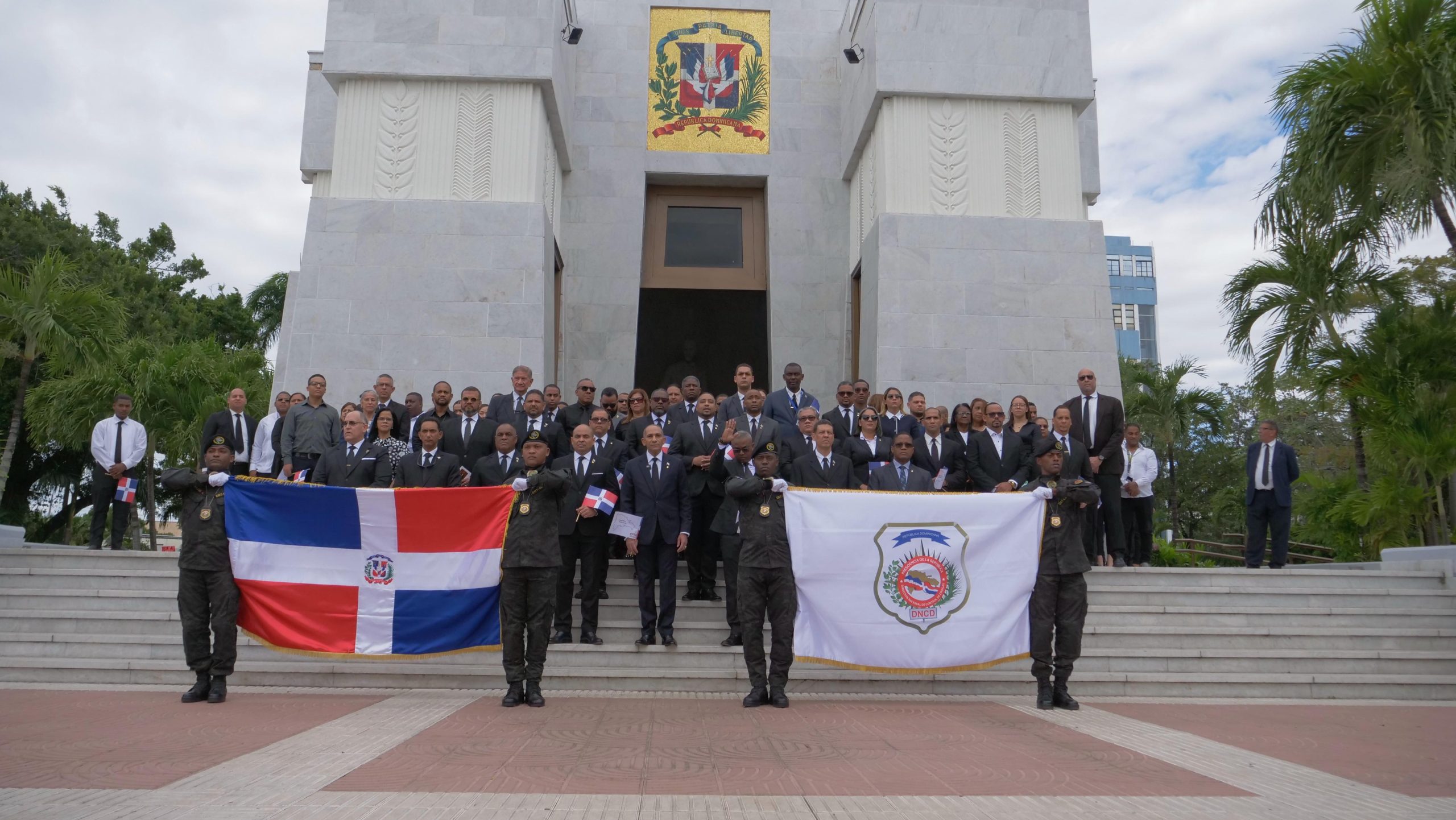 DNCD RINDE HOMENAJE A LOS PADRES DE LA PATRIA POR EL 180 ANIVERSARIO DE LA INDEPENDENCIA.