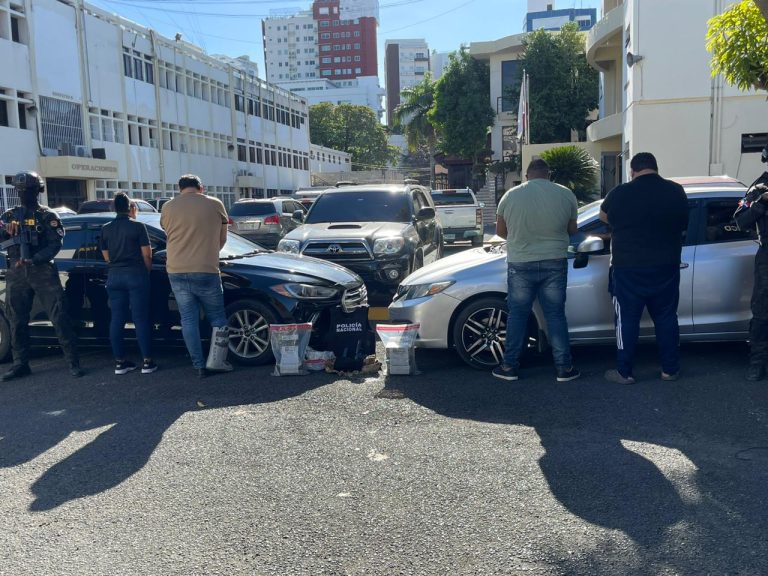 FRUSTRAN OPERACIÓN: ARRESTAN CUATRO PERSONAS CON SIETE MIL GRAMOS PRESUMIBLEMENTE COCAÍNA EN SDE