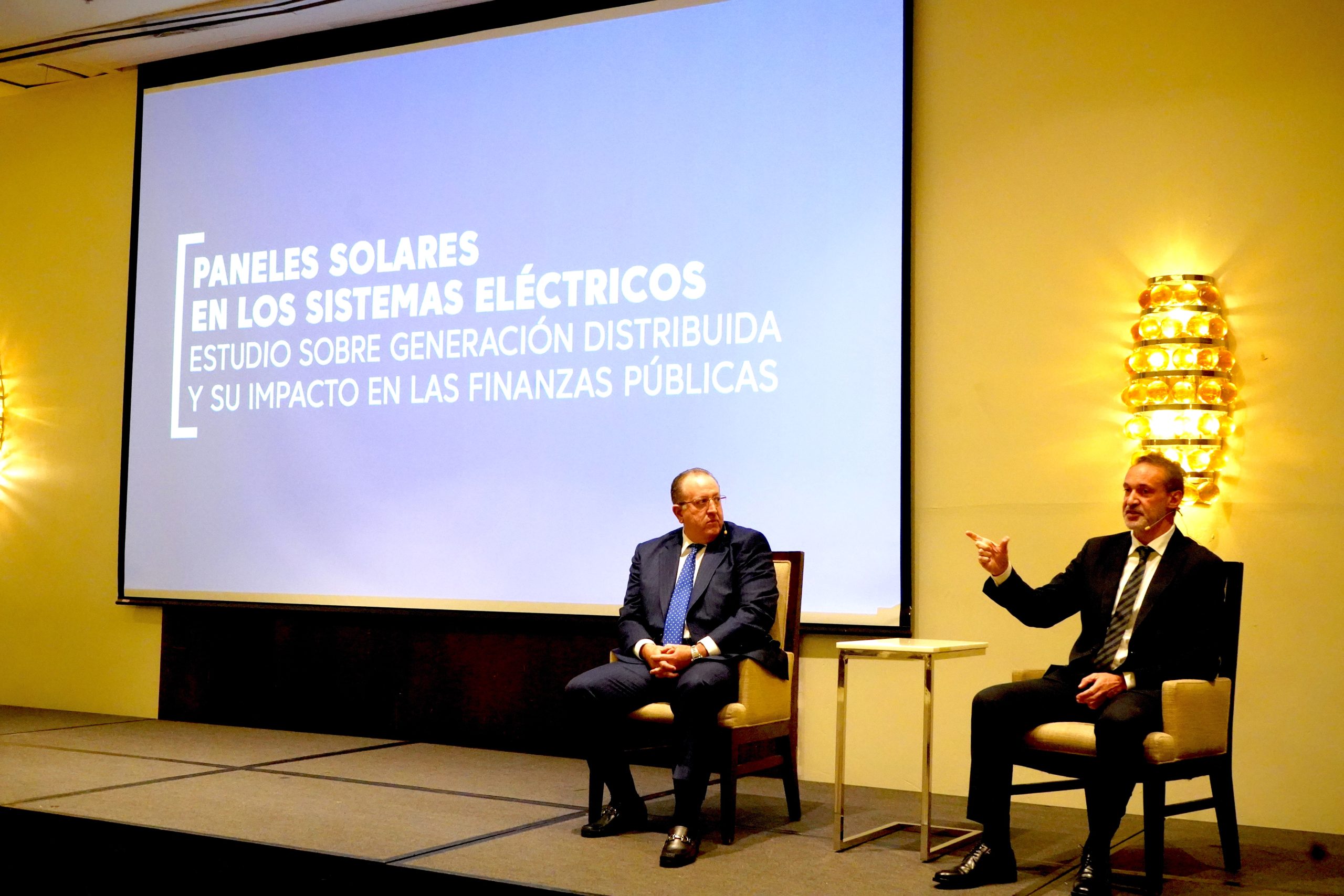 Estudio plantea que se requiere ajustar normativas para impulsar la generación con paneles solares de forma estable, confiable y equitativa