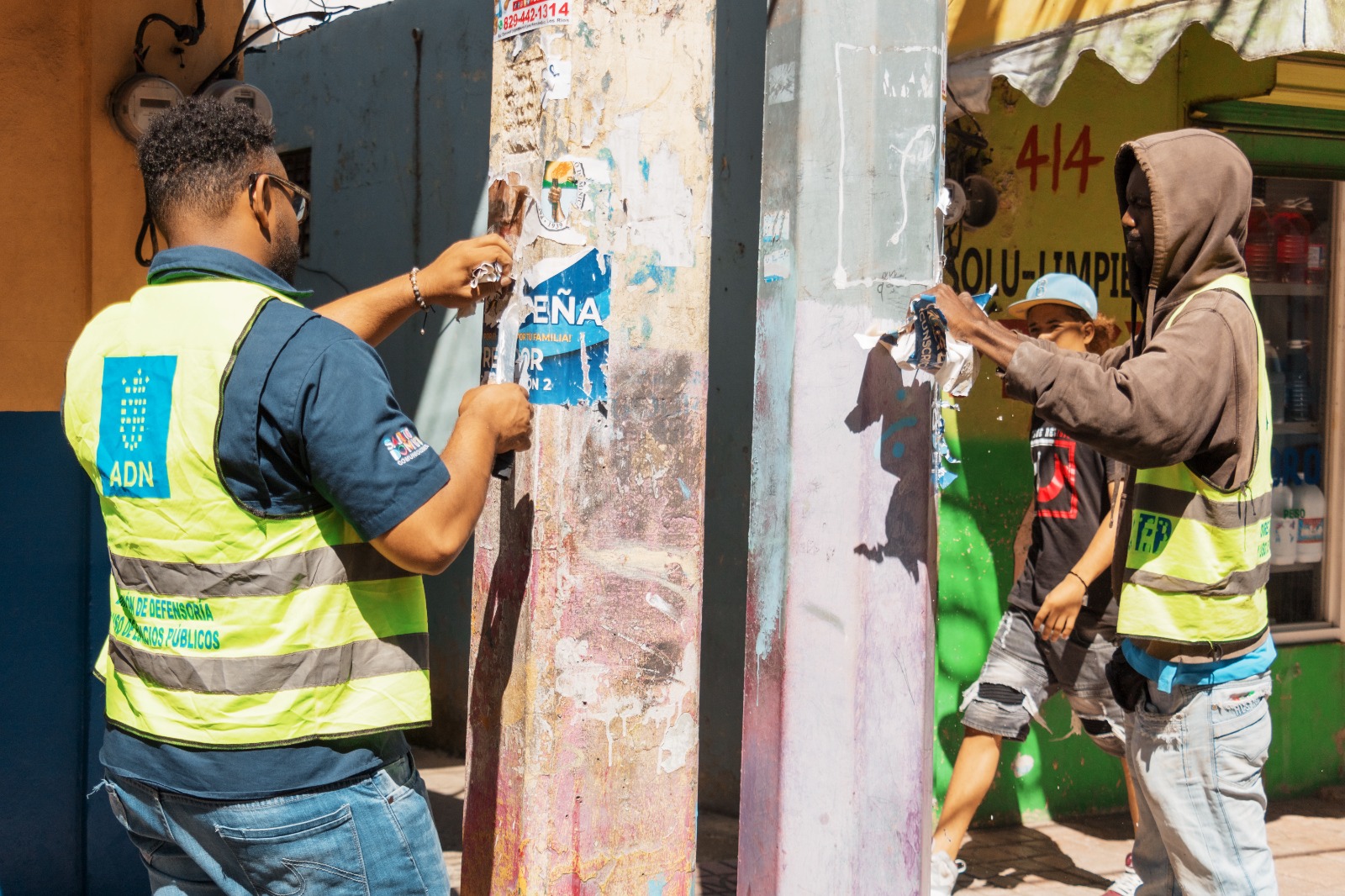 Alcaldía del Distrito Nacional intensifica jornadas de retiro de propaganda política en espacios públicos