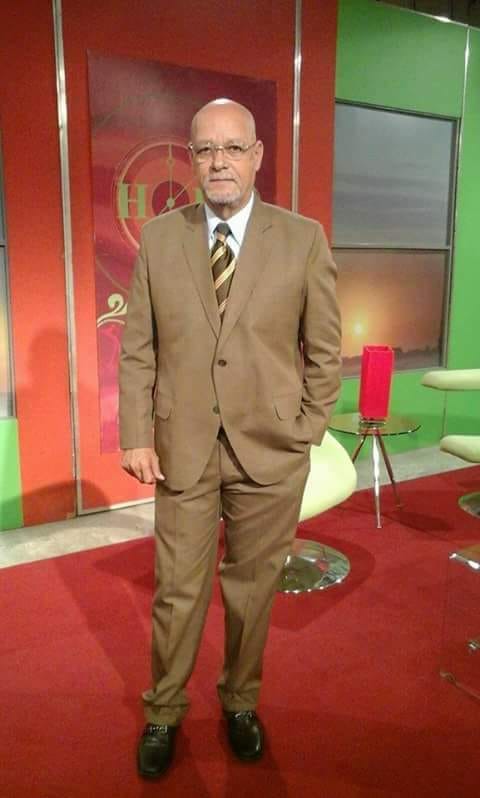 Es indudable que el ⚾️ Béisbol, como de porte es uno de mayor pasión casi en medio mundo rico en historia y grandes ídolos por más de dos siglos. Apasionante y lleno de estadísticas y nombre memorable entre ellos varios nacidos en la República Dominicana, quienes están metidos con grandes números en la MLB, pero 1877, se ha visto este pasatiempo nublado por apuestas y trampas. Fue en esta fecha de 1877 cuando se armó el primer escándalo y las nubes de la moralidad hace presencia en este deporte, cuando el equipo Louisville Grays, protagonizaron el primer gran escándalo en la MLB, cuando votaron la serie mundial de esa temporada a cambio de dinero por apuestas. Como resultado de este escándalo, cuatrienio jugadores fueron sancionados de por vida. Luego en 1920 se descubre otro escándalo por apuestas cuando un gran jurado en Chicago acusó formalmente a 8 jugadores de los Medias Blancas de Chicago, de arreglar la serie mundial de 1919, lo que se conoció como el escándalo de "los Medias Negras" y donde el propietario de los White Sox, Charles Comiskey, suspendiera inmediatamente a 8 jugadores incluido Joe Jackson, y un año después fueron erradicados del Béisbol de la MLB, de por vida por el recién nombrado comisionado de ese entonces Kenesaw Mountain Landis, aunque un jurado emitió un veredicto de inocencia en todos los cargos contra los 8 jugadores, su prohibición sigue vigente aún hoy en el 2024 desde 1919. Luego en 1967 el lanzador Gringo Denny Mclain, fue suspendido un cuarto de siglo después por el Comisionado de la MLB, Bowie Kuhn, quien suspendió a Mclain, quien lanzaba para los Tigres de Detroit, es penalizado de por vida del Beisbol, Otros grandes escándalos en el Béisbol de la MLB ha sido la guerra contra los ESTEROIDES, donde se ha suspendidos una gran cantidad de jugadores mayormente Dominicanos.