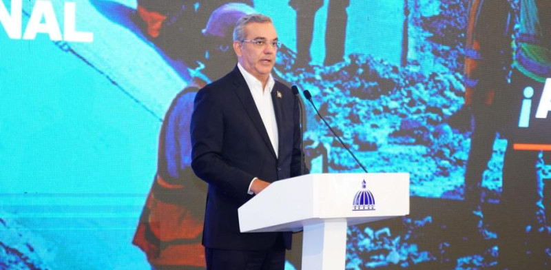 Luis Abinader propone aumento salarial del 20 % para trabajadores no sectorizados