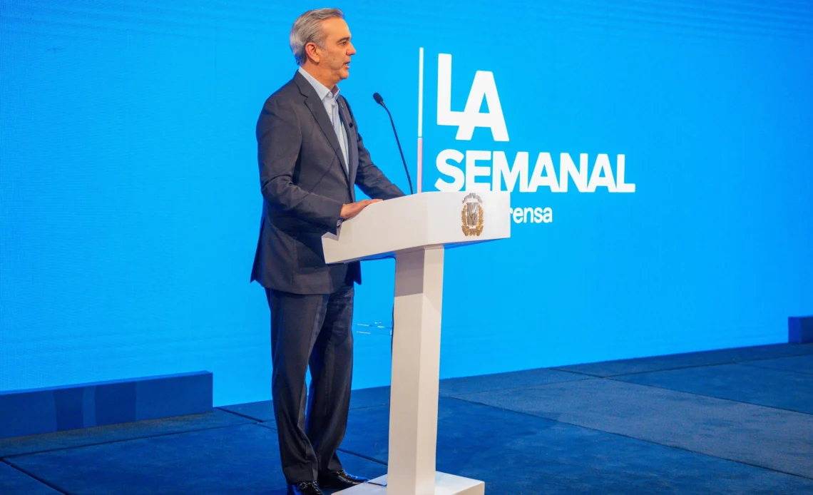 Gobierno evalúa limitar gratuidad de servicios públicos a extranjeros indocumentados