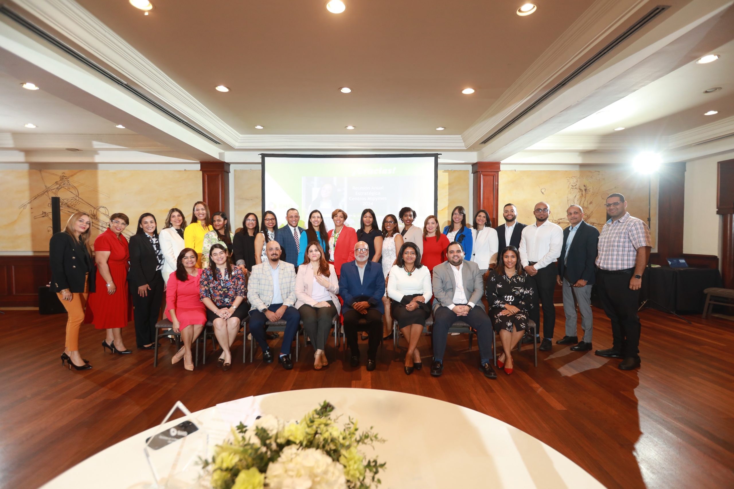 BHD reconoce desempeño de centros mipymes