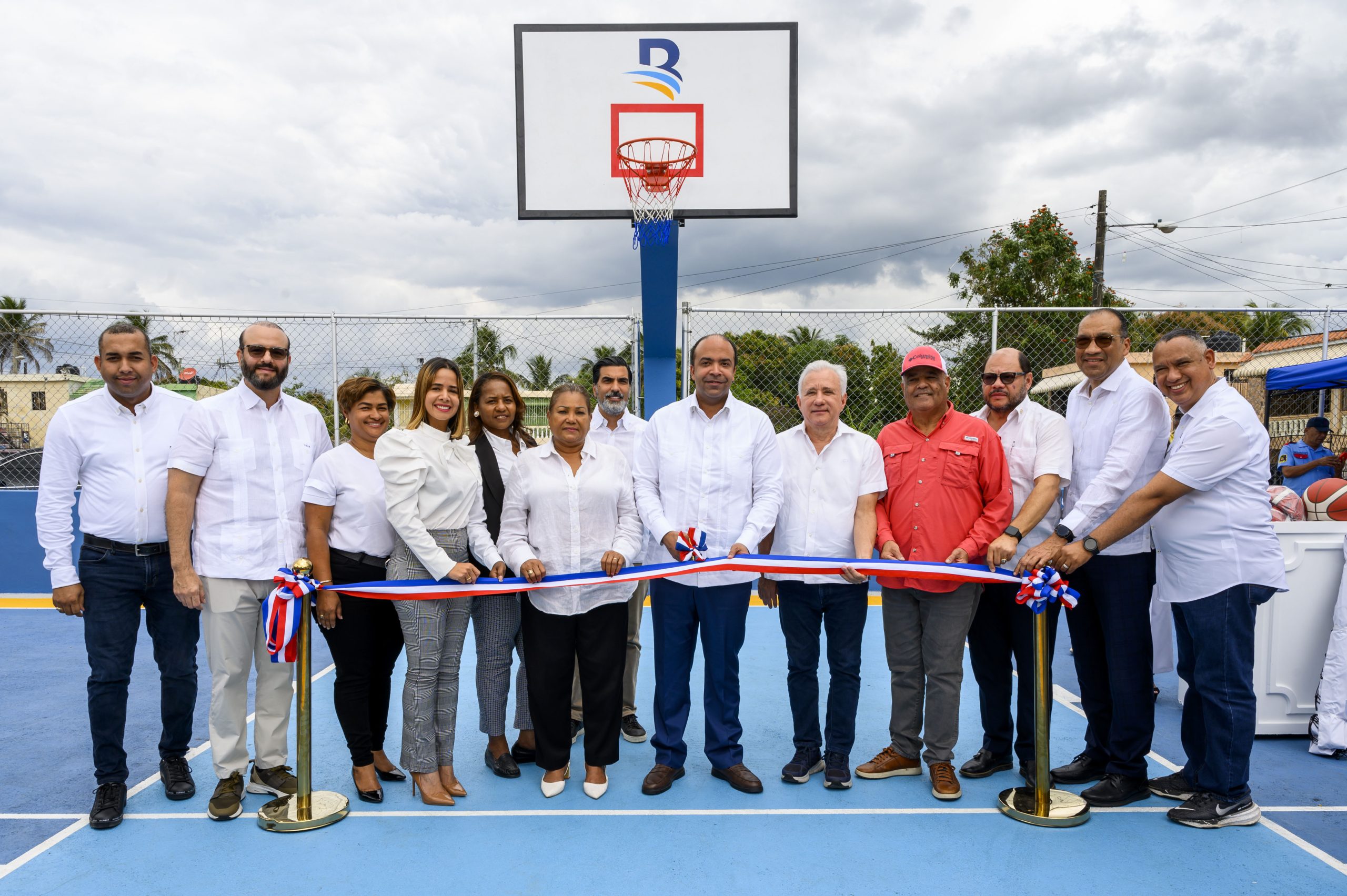 Banreservas Entrega Cancha En San Luis