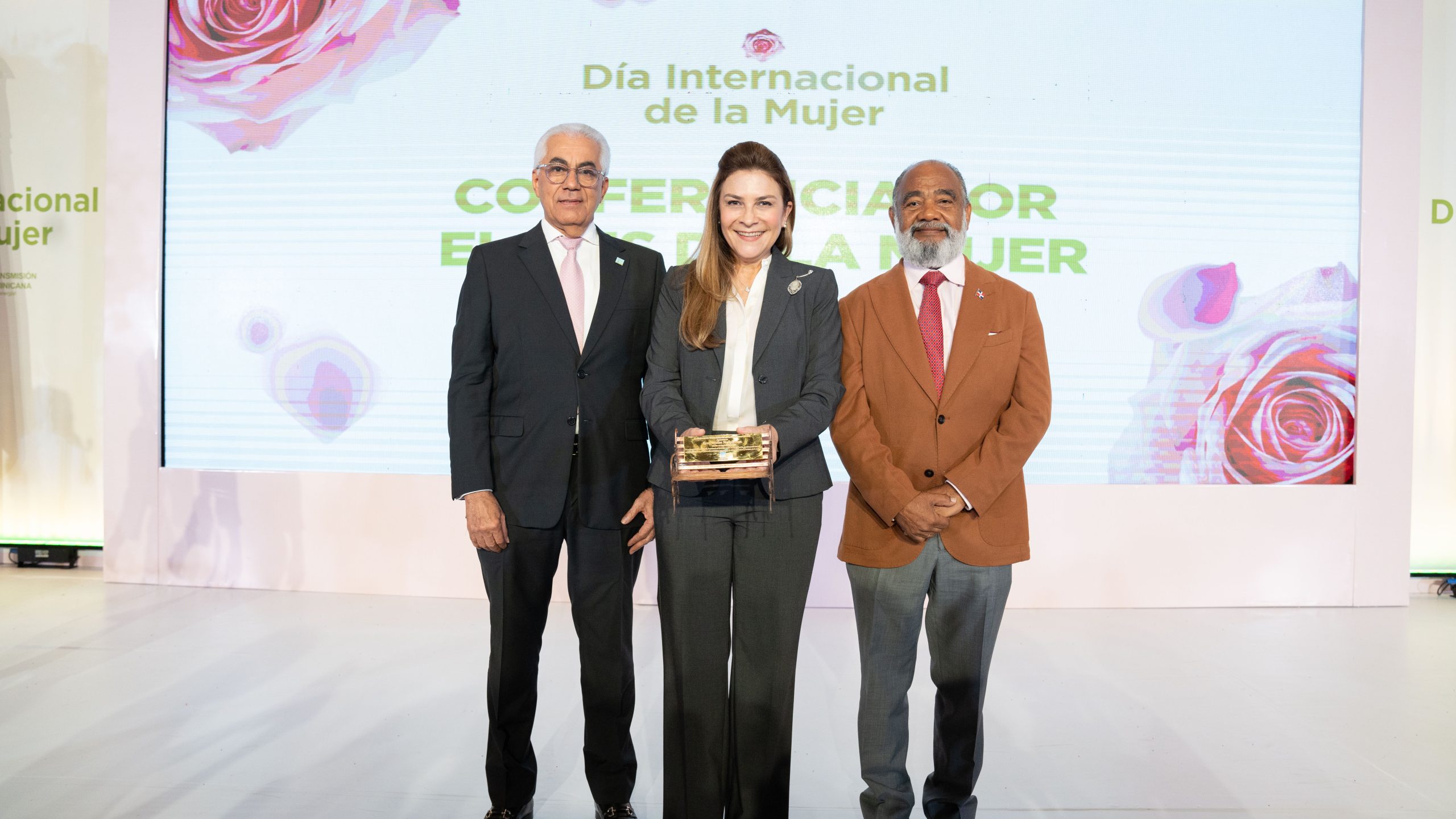 Carolina Mejía Dicta Conferencia Sobre Rol De La Mujer Organizado Por ETED