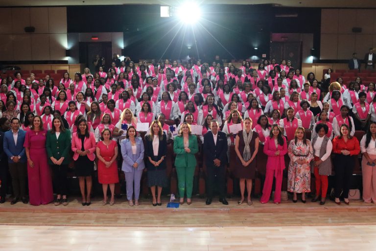 “Mujeres SUPER Emprendedoras” Programa de Supérate ya ha graduado a 964 mujeres.