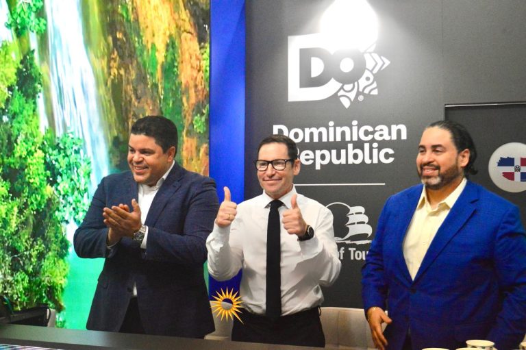 Grupos Anuncian Hotel En Miches