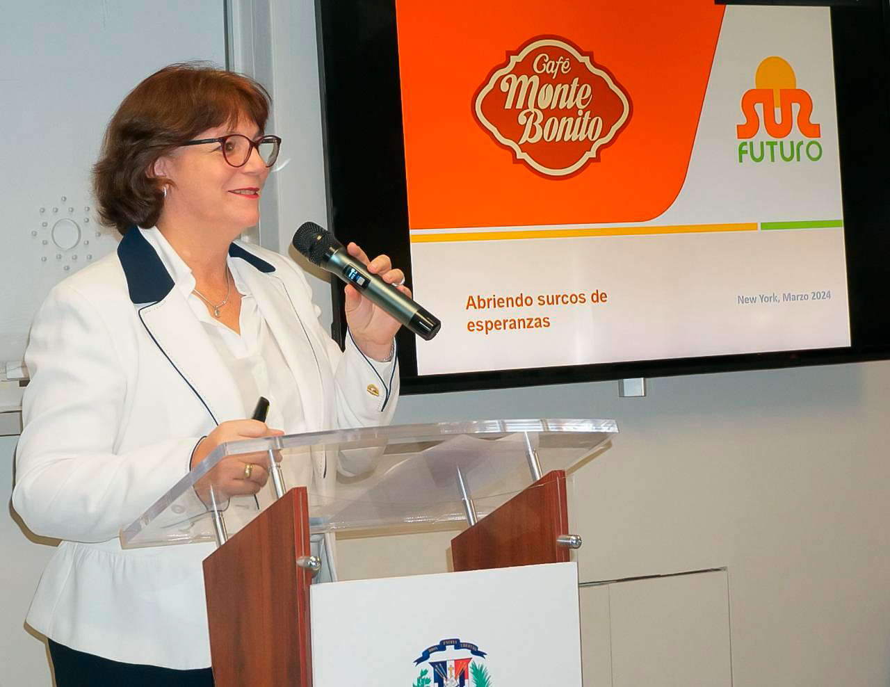 Sur Futuro Introduce Café Monte Bonito Comunidad Dominicana NY