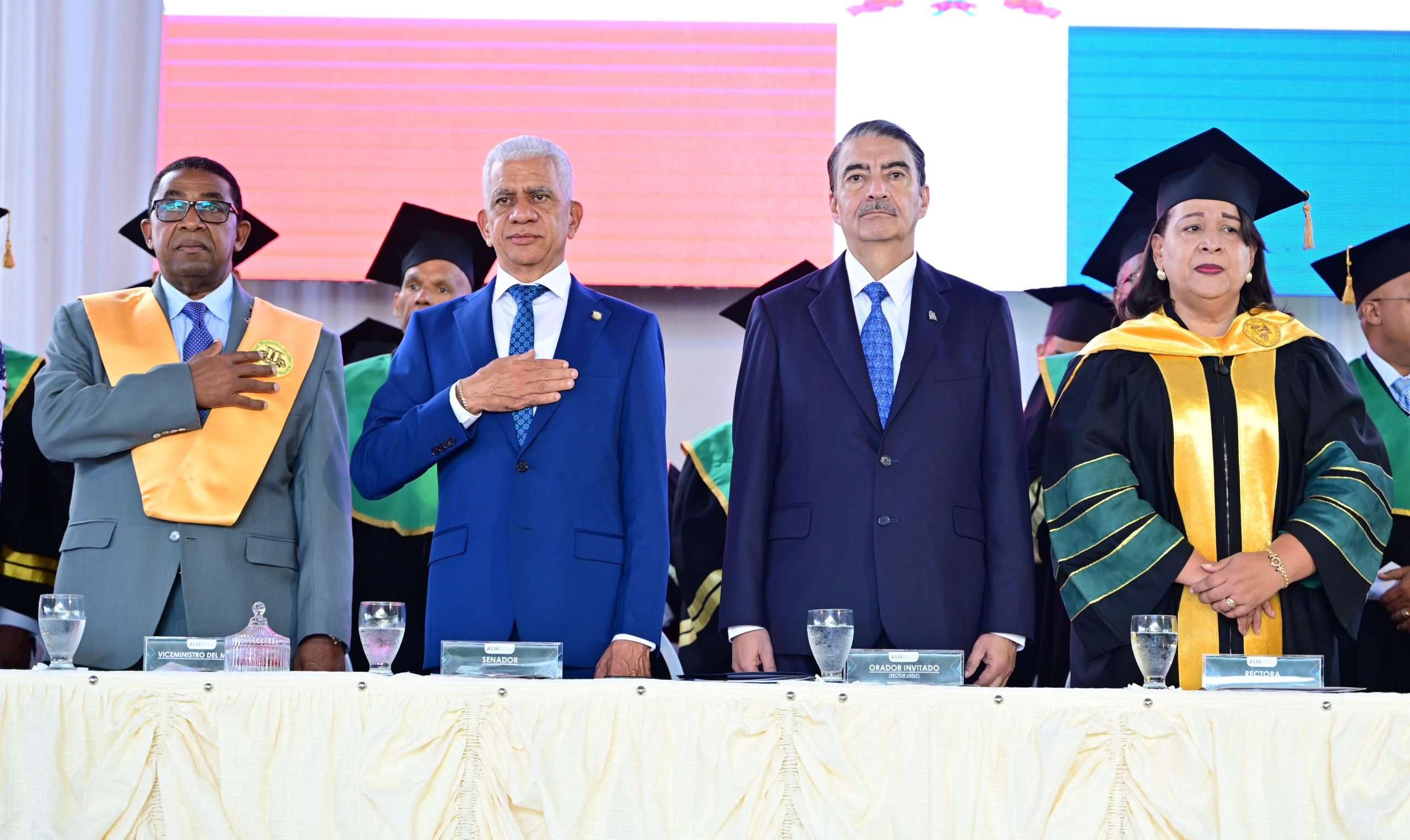 Oficina senatorial de Sánchez Ramírez ha entregado más de 8 mil becas estudiantil