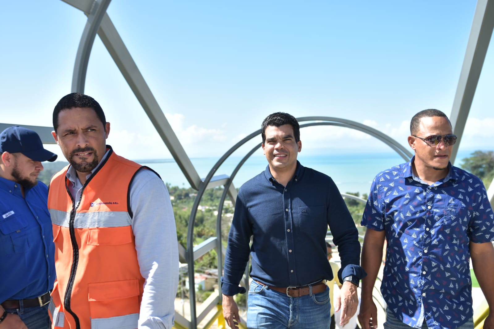 Wellington Arnaud supervisa obras en las provincias de El Seibo y Azua