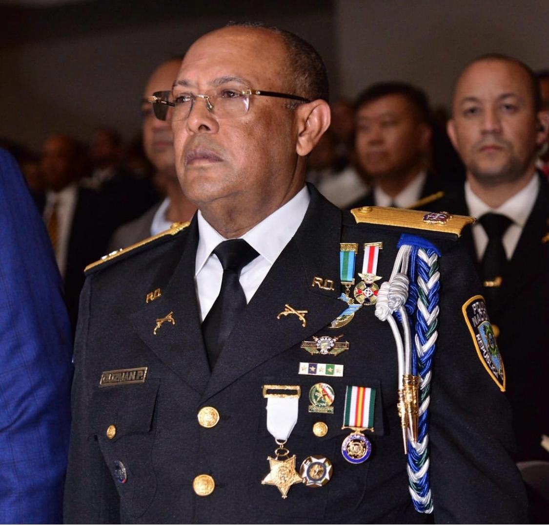 Mujeres Policías Son Reconocidas Por El Director De La Institución