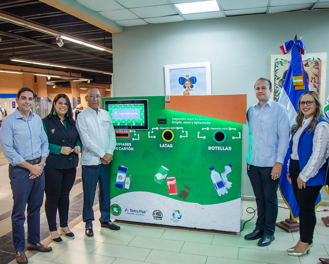 La OPRET indicó que con este proyecto se reincorporan al Metro de Santo Domingo las primeras máquinas electrónicas de reciclaje multimateriales Recybot, fabricadas en el país.