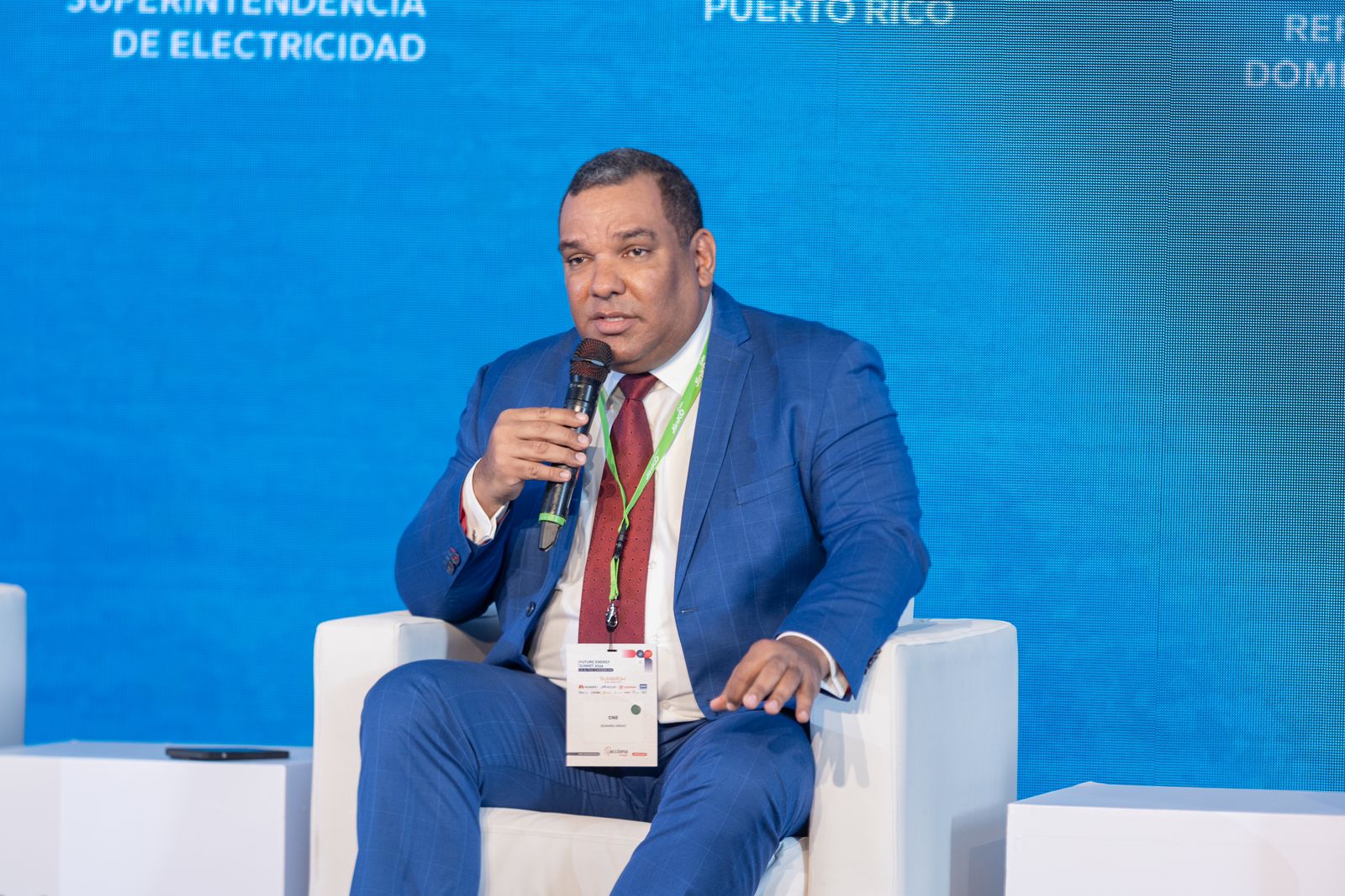 Director ejecutivo CNE apoya mayor inversión privada en energías renovables