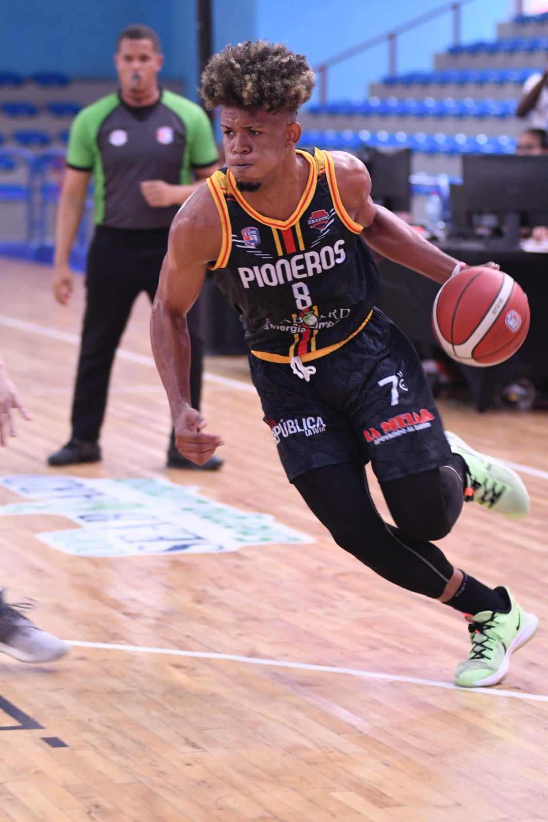 Los Pioneros y Luperón Ganan en basket de Segunda División de Abadina