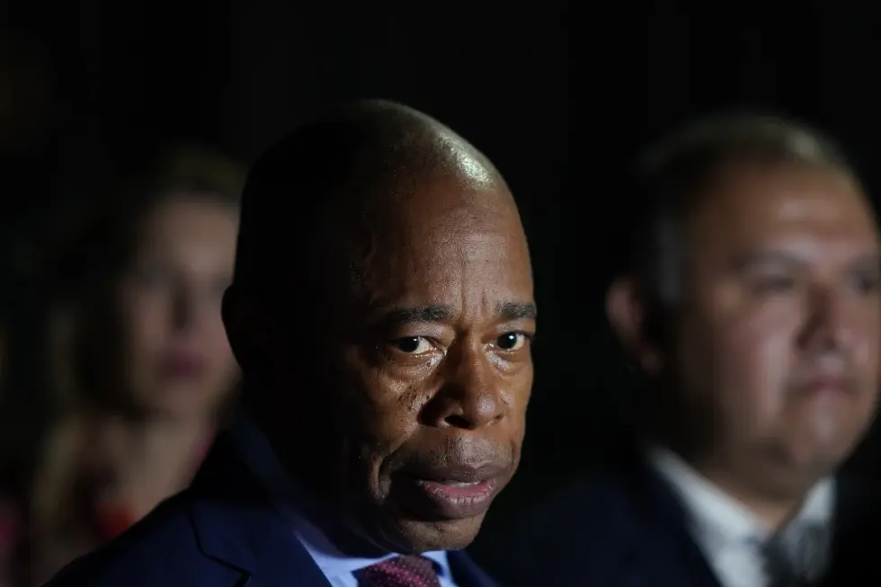 Eric Adams cancela viaje a la frontera EE.UU. – México