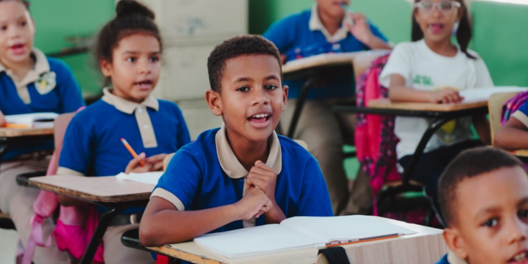 Garantizan Inclusión de Todos los Estudiantes en el Año Escolar 2024-2025 en Santiago, sin Importar Nacionalidad