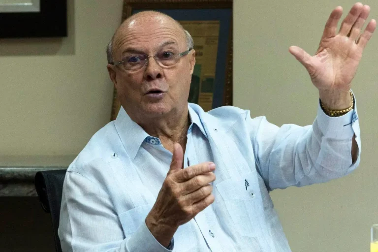 Hipólito Mejía: "Oposición Canta Como Gallo Y Pone Como Gallina".