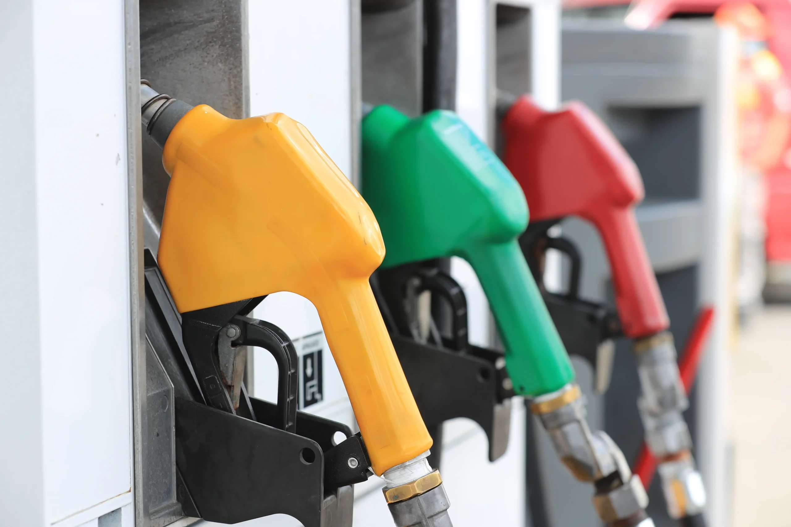 Gobierno Anuncia Subsidio a Combustibles y Aumentos en Precios de Cuatro Derivados