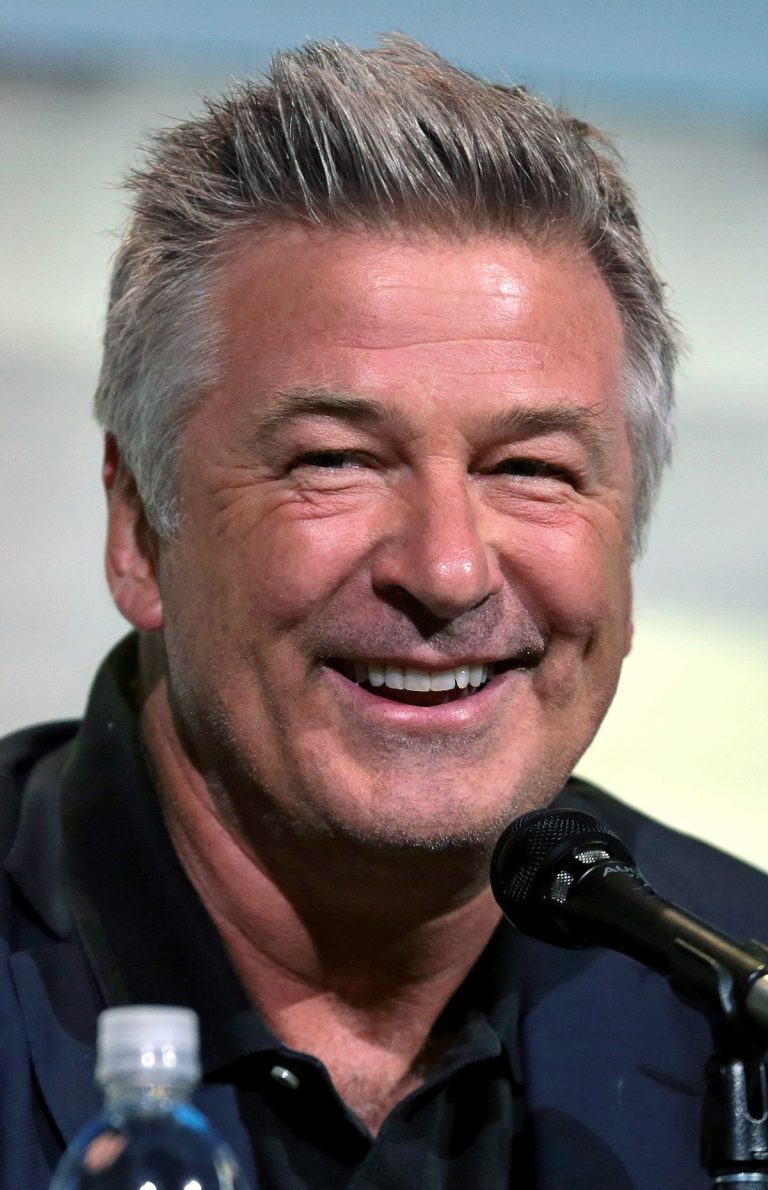 Alec Baldwin Pierde El Control Frente A Una Activista