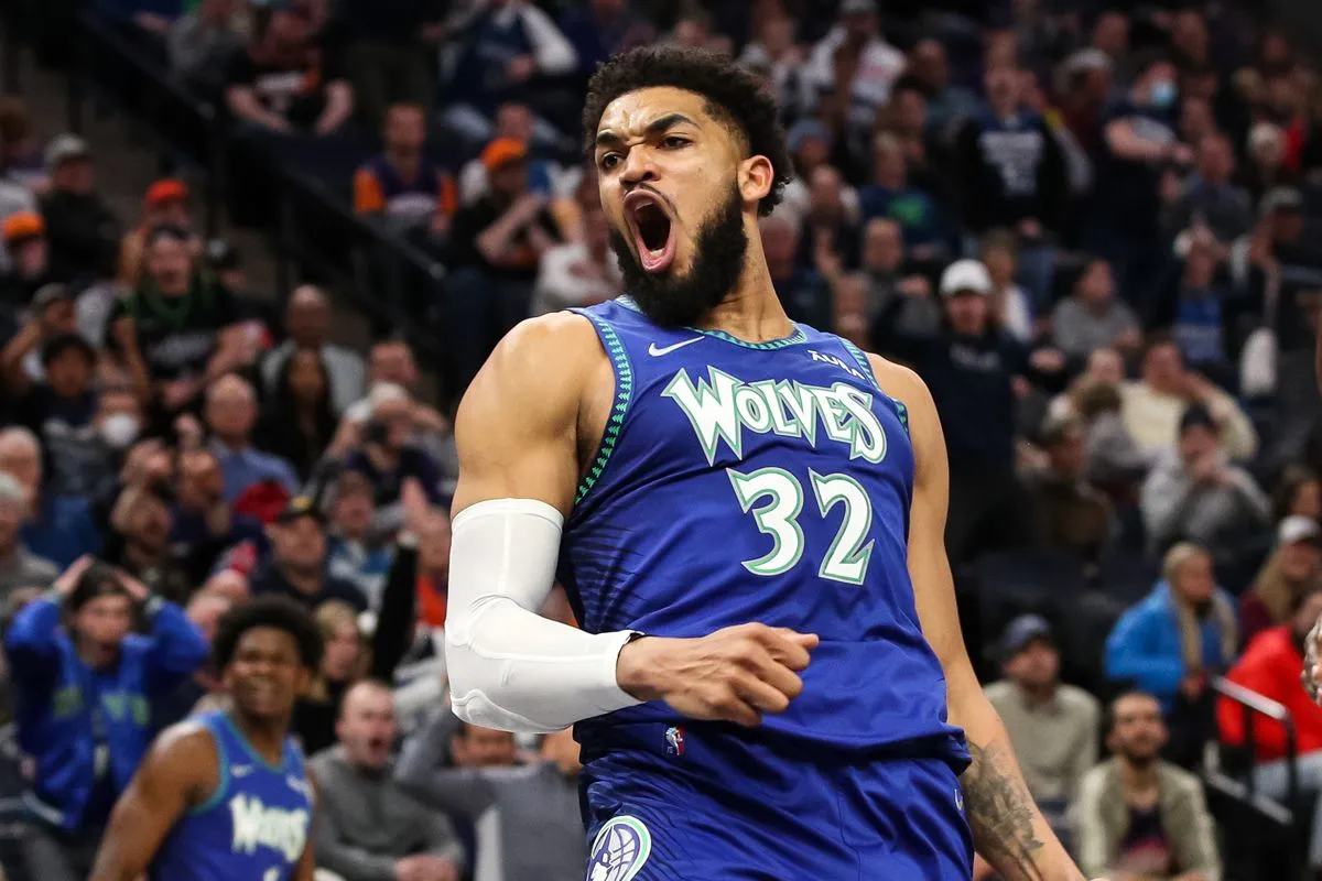 Towns retorna a juego y aporta en triunfo Minnesota