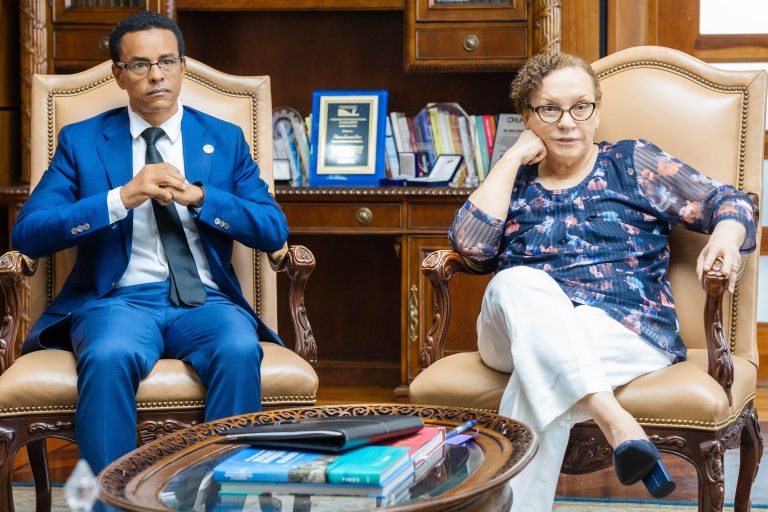 Procuradora Recibe Comisión De Fiscaldom