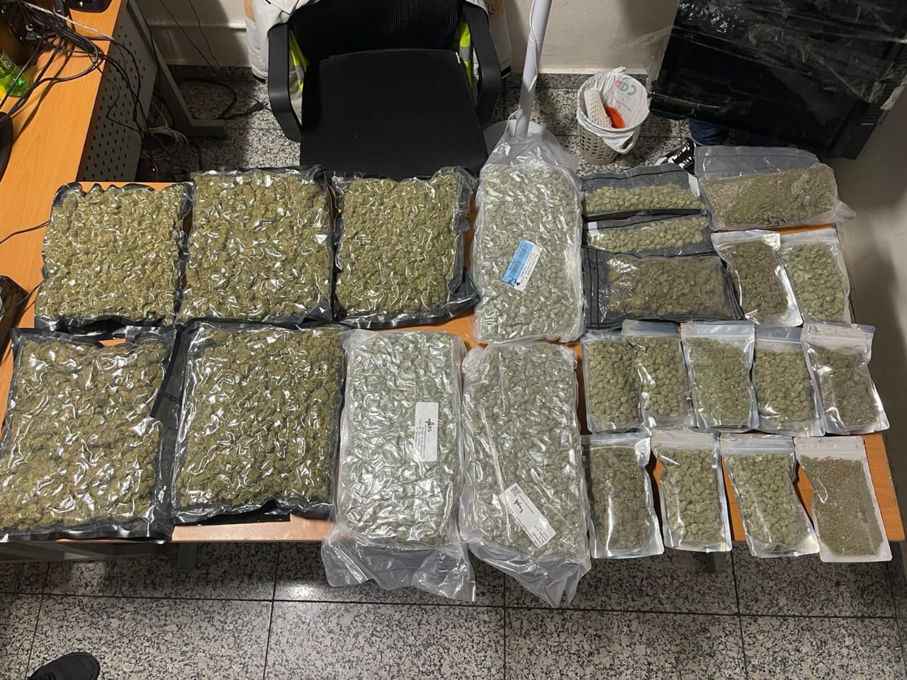 DECOMISAN 23 PAQUETES MARIHUANA CAMUFLADOS PROCESADOR DE COMPUTADORA