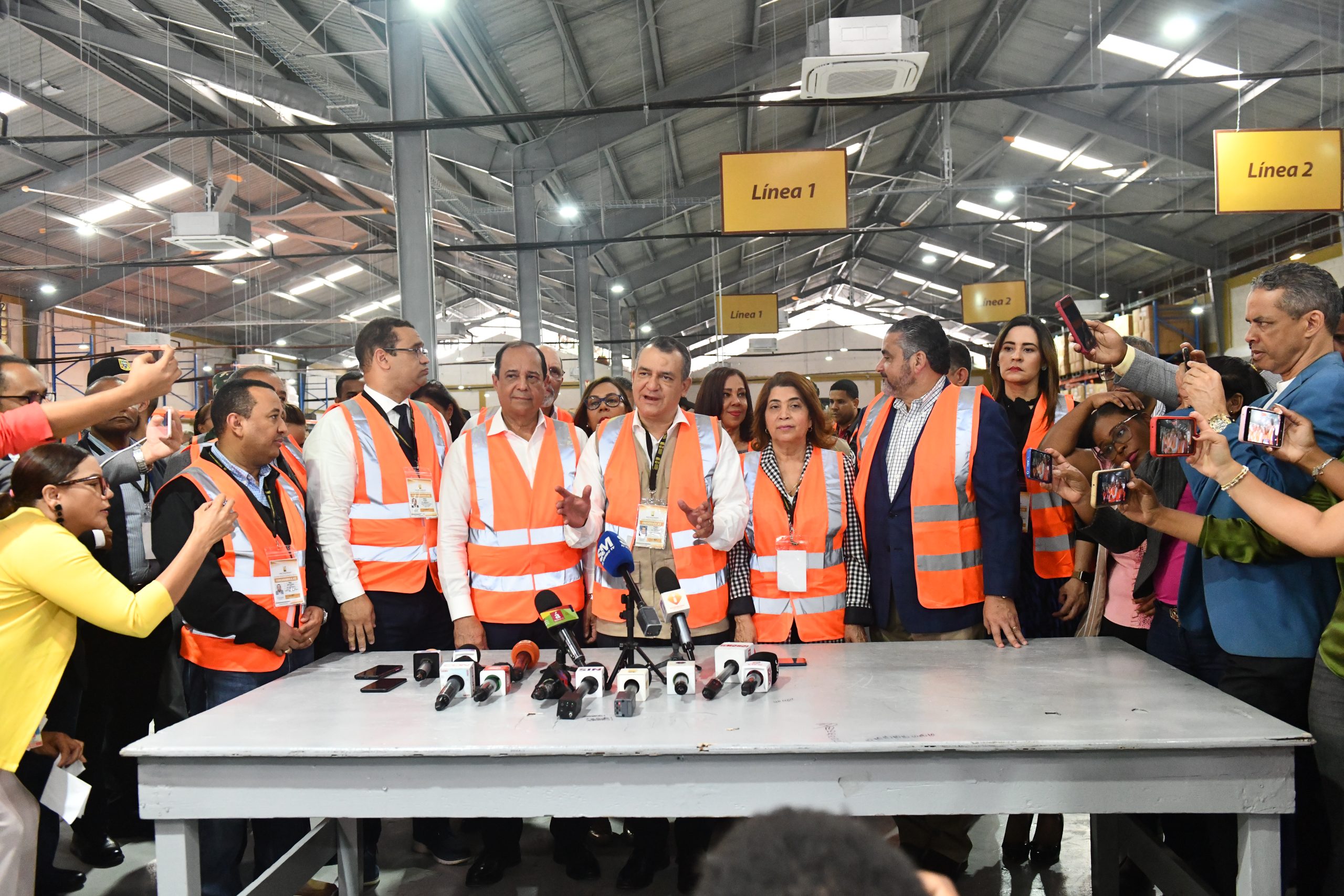 JCE comienza la producción de 1,566 kits electorales para votantes en el extranjero y replica los EDET para las elecciones del 19 de mayo de 2024