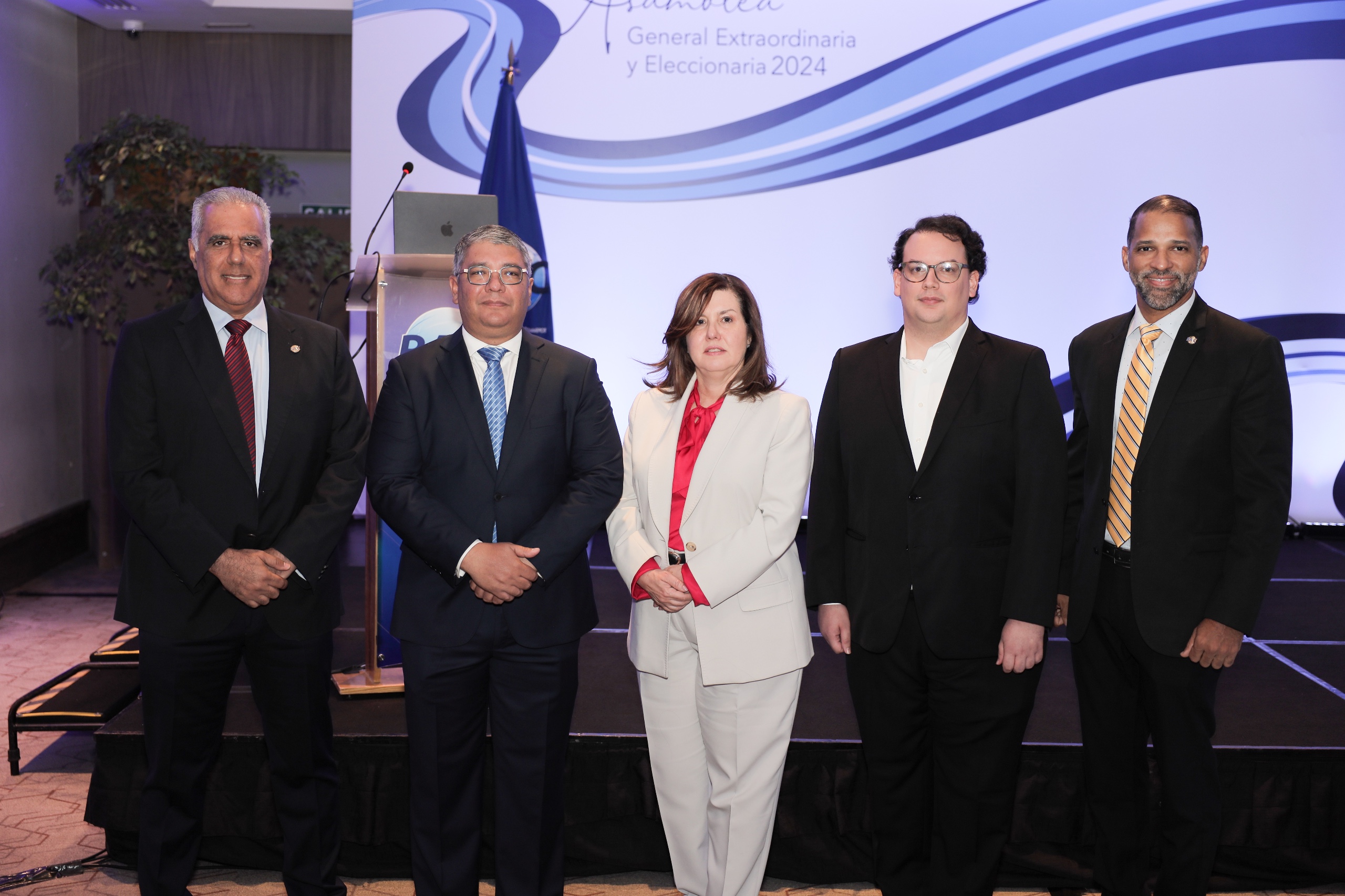 Dominican Watchman y dos de sus filiales Renuevan Certificaciones Internacionales