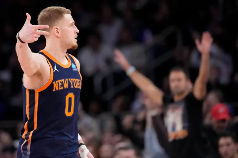 DiVincenzo sella una remontada épica con un triple y los Knicks derrotan a los 76ers