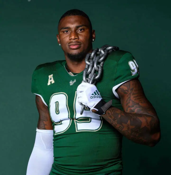 Bayron Matos: Desde el barrio de Los Mina, hasta las canchas de baloncesto, ahora en la NFL