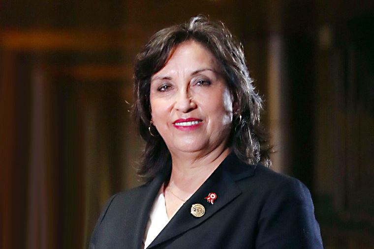 Incautan relojes de lujo usados por Dina Boluarte