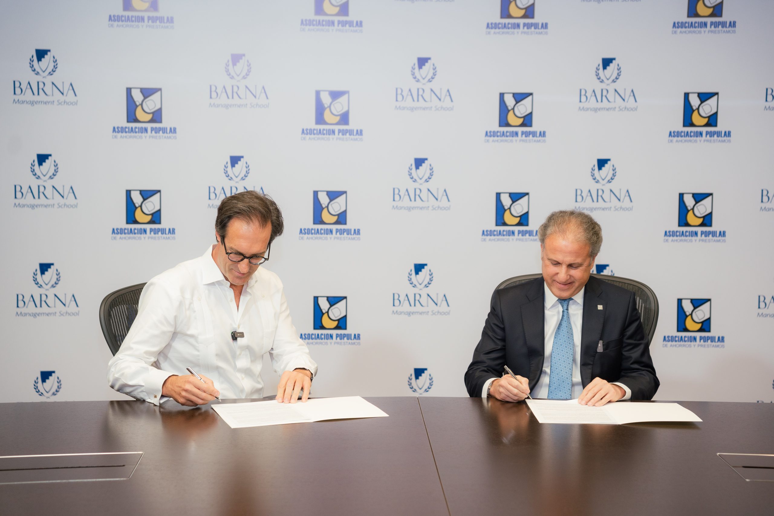 APAP y BARNA Pactan Creación Centro Desarrollo Y Fortalecimiento Empresarial PyME