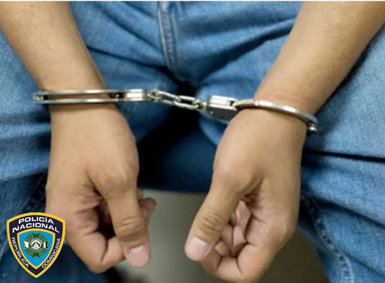 Policía "Salva" dos jóvenes que iban a ser linchados por multitud en San Cristóbal