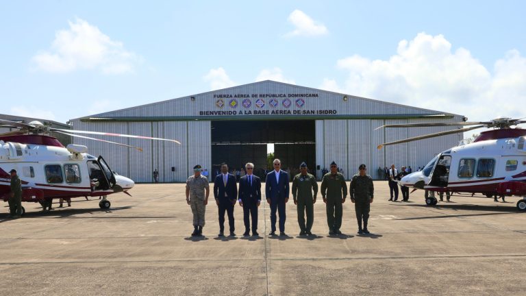 Abinader entrega a la Fuerza Aérea dos helicópteros comprados en Qatar