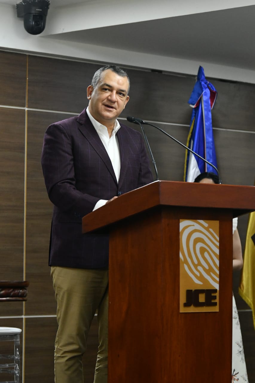 178 Comunicadores se Gradúan en Diplomado de Administración Electoral por JCE e IESPEC