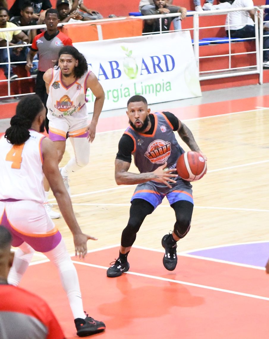 Caobas City y Loros Calientes triunfan en el TBS Provincia SD