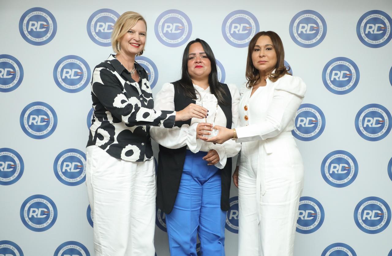 Dirección General de Alianzas Público-Privadas y la Superintendencia de Bancos son reconocidas con el Sello Igualando RD