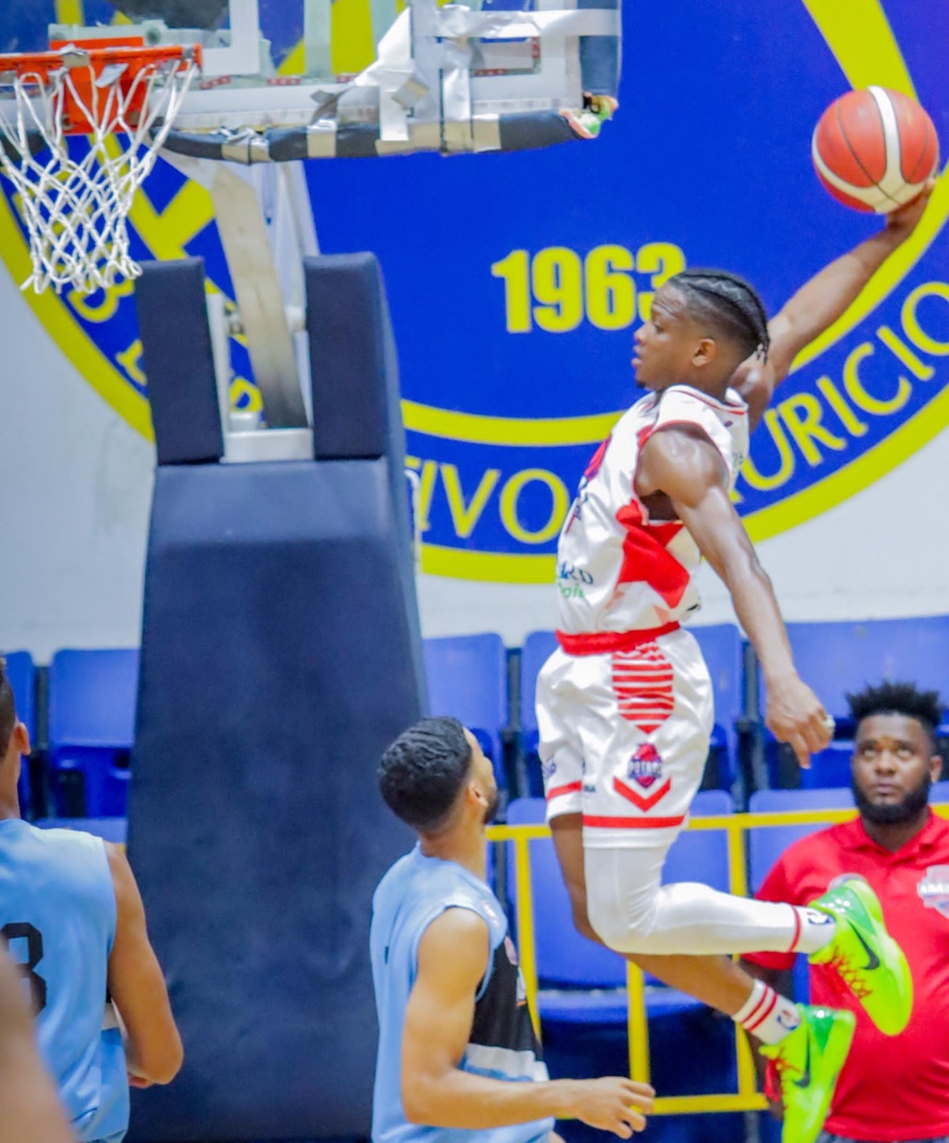 Villanos Y Pioneros Lideran semifinales Segunda División de Abadina