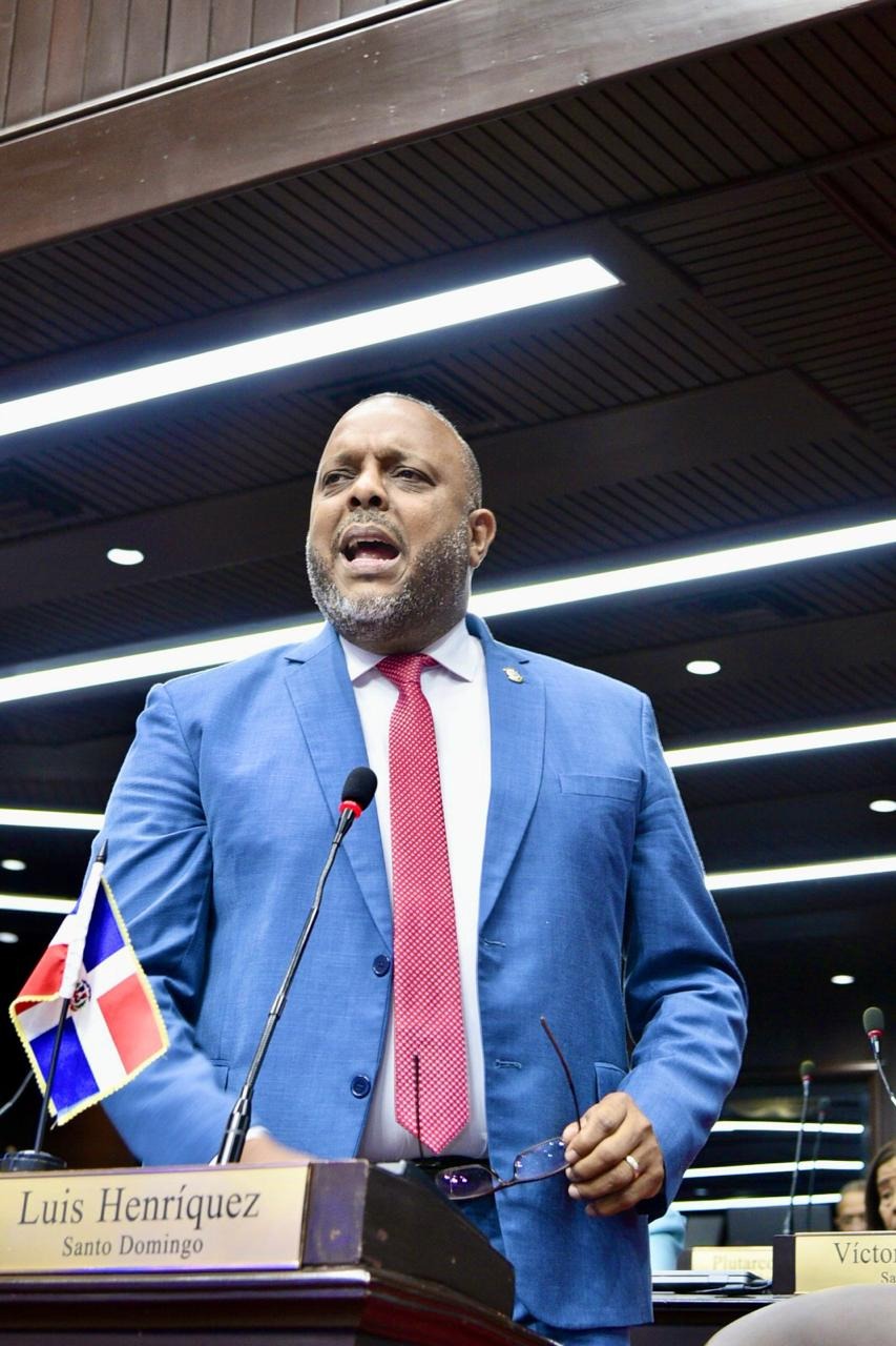 Luis Henríquez: "TRANSFUGUISMO PROMOVIDO POR EL GOBIERNO AMENAZA SISTEMA DE PARTIDOS Y LA DEMOCRACIA