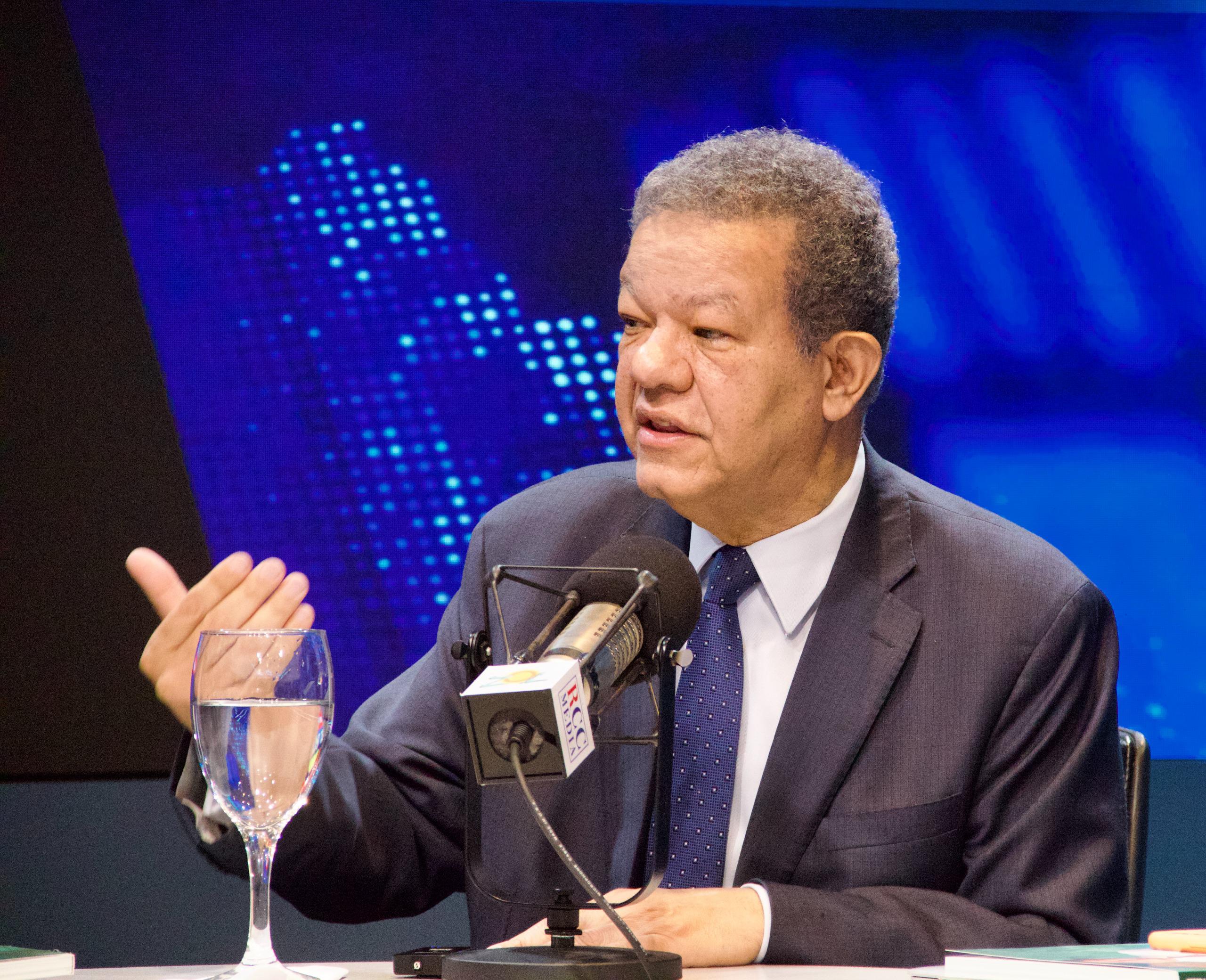 Leonel Fernández y la Reforma Fiscal: Un Llamado al Diálogo y al Consenso Nacional