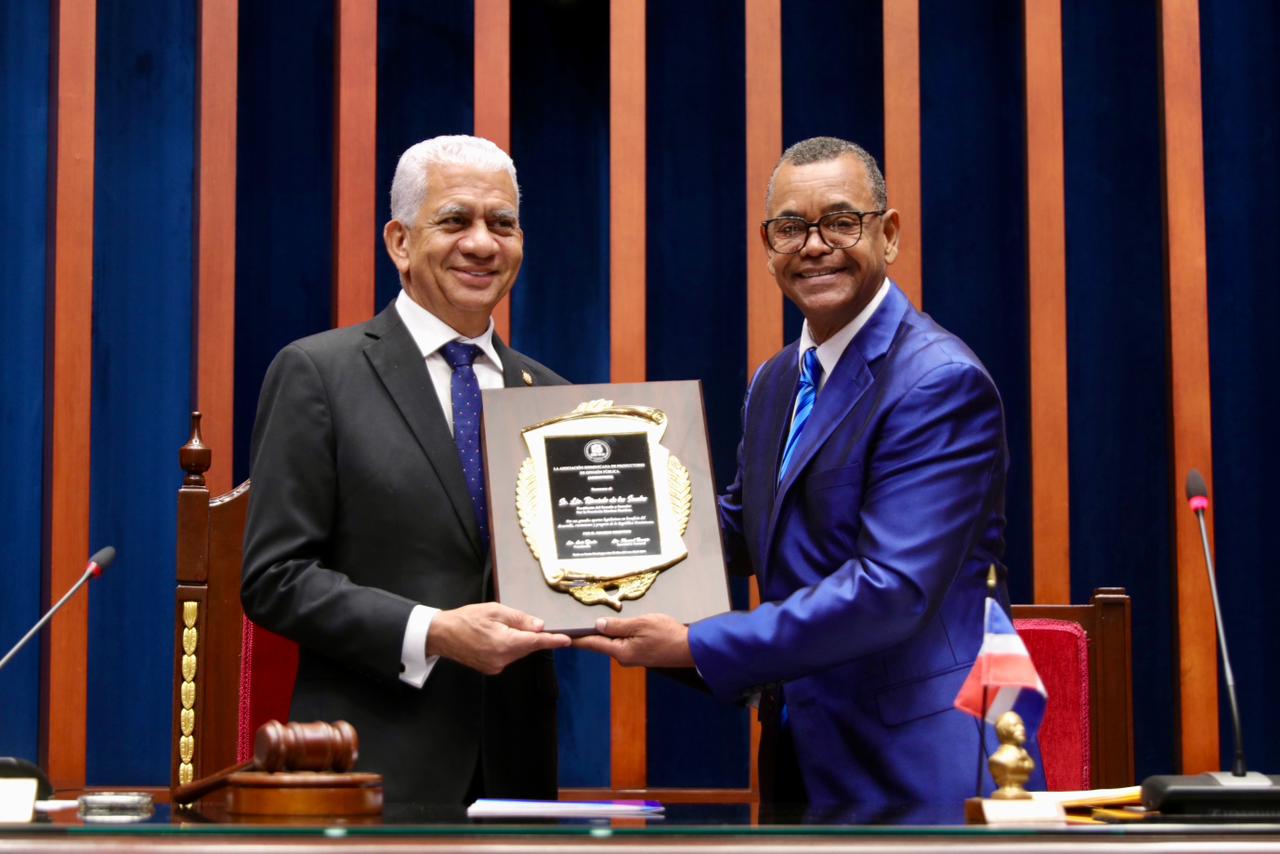 Asodoprom reconoce labor de Ricardo de los Santos